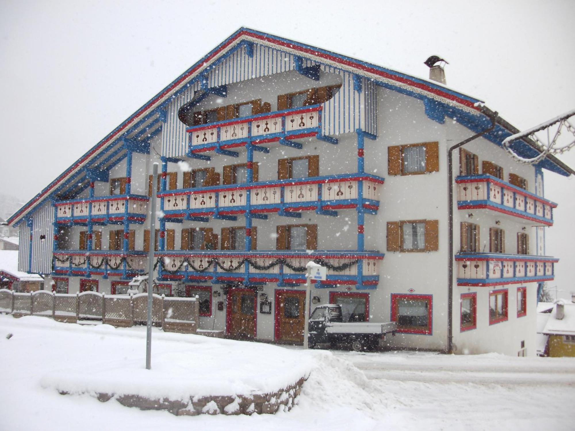 Hotel Vael Vigo di Fassa Exterior photo